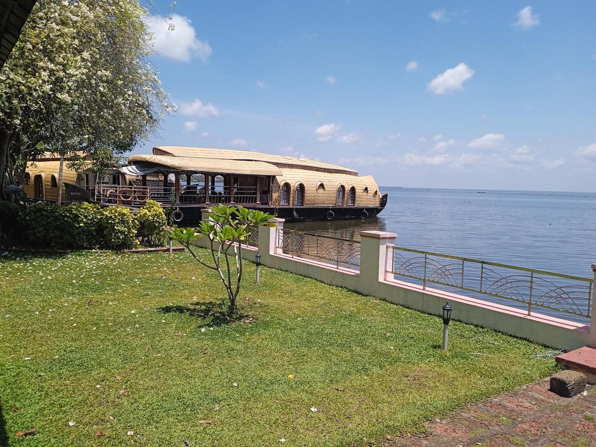 Hotel Aqua Castle Houseboat - By Aqua Jumbo Houseboats Alappuzha Exterior foto